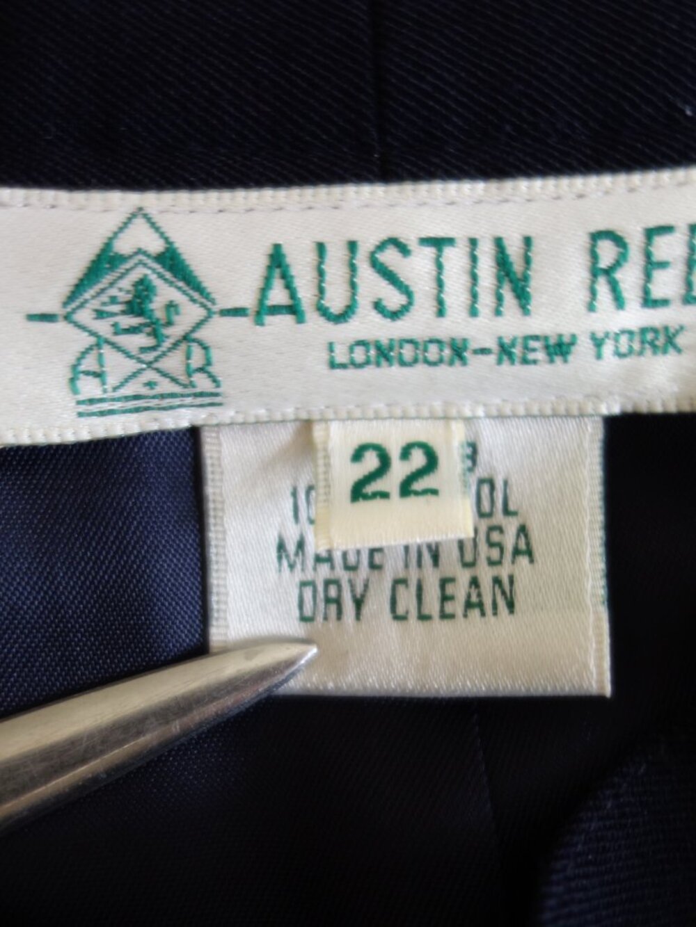 Vntg NWT AUSTIN REED London New York Navy Wool Classic Style Skirt – Sz 22